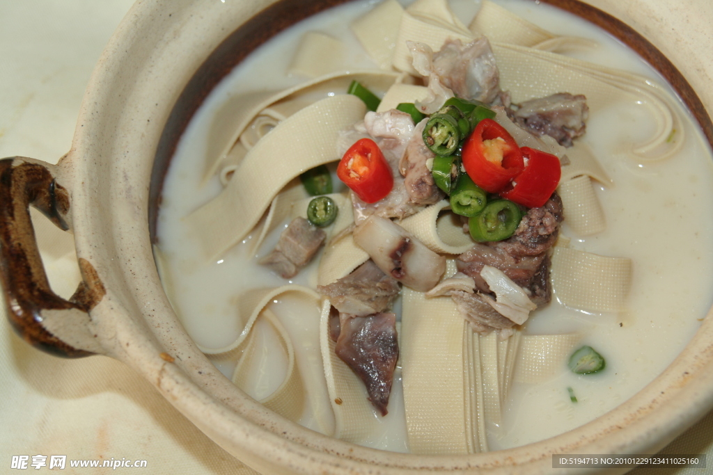 拆骨肉焖豆皮