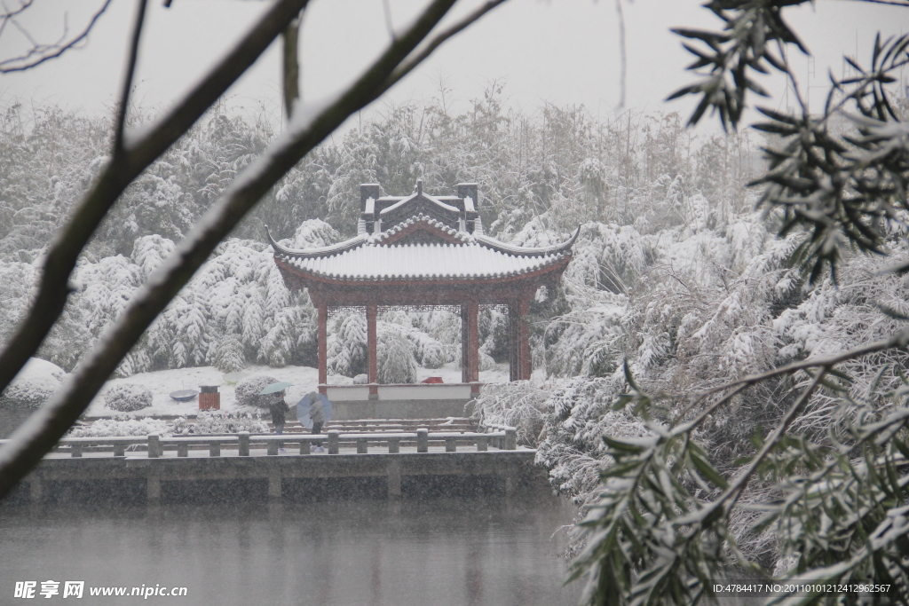 雪中亭阁