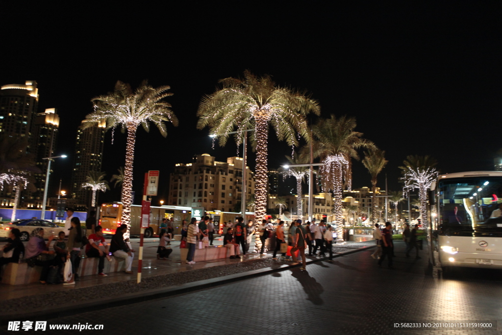 迪拜哈利法塔周边夜景