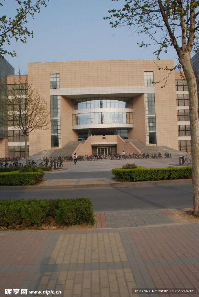 郑州大学行政楼