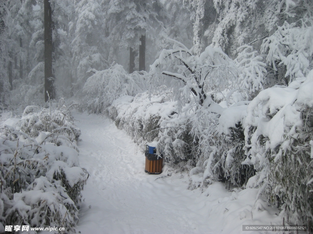 瓦屋山雪景