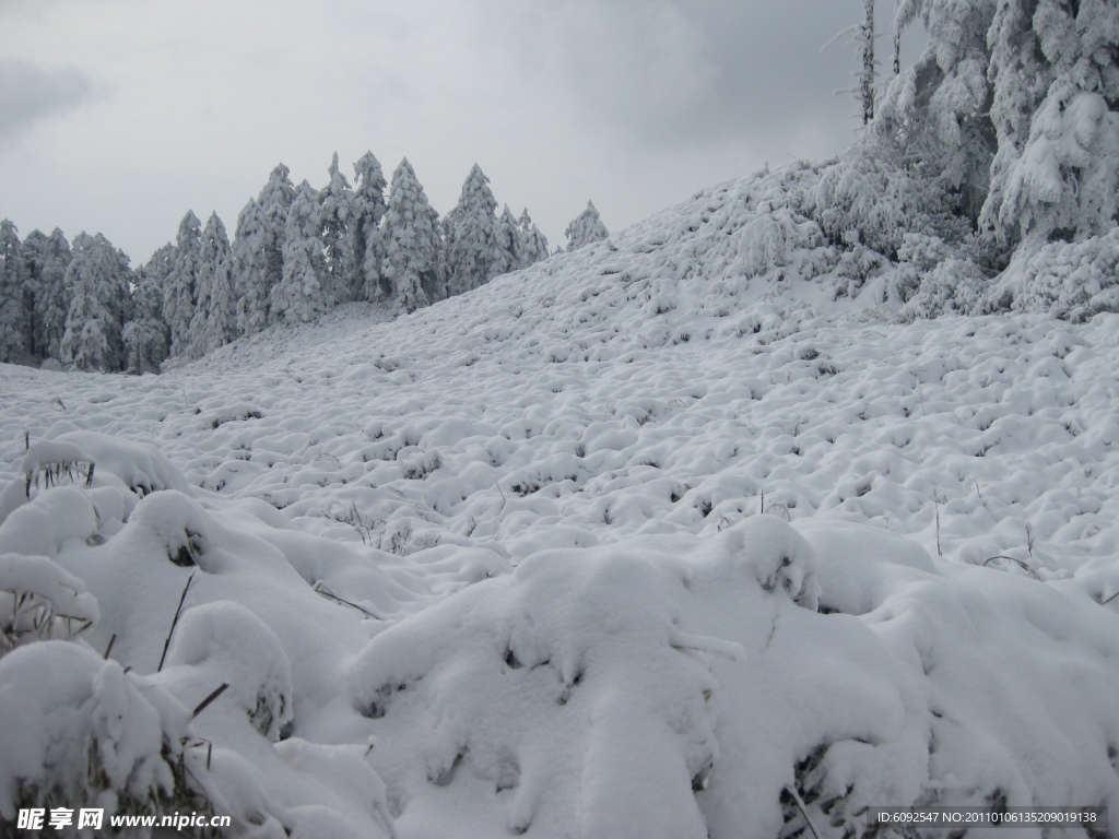 瓦屋山雪景