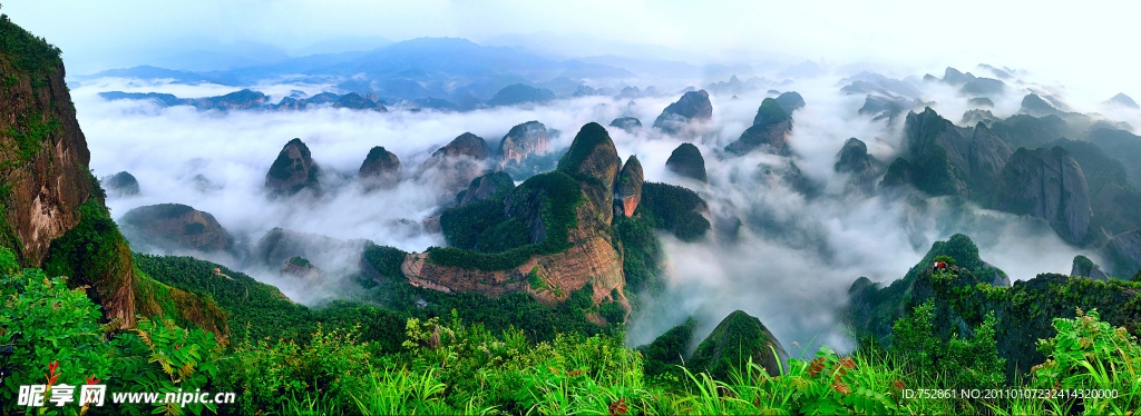 八角寨鲸鱼闹海全景