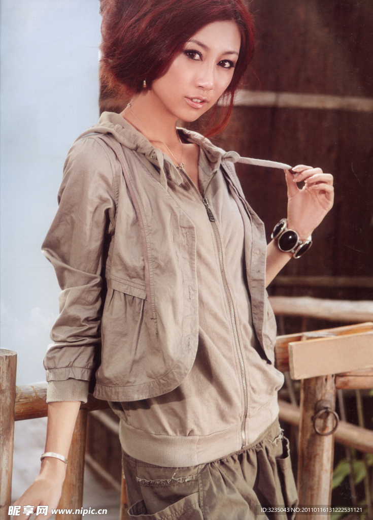 靓装美女