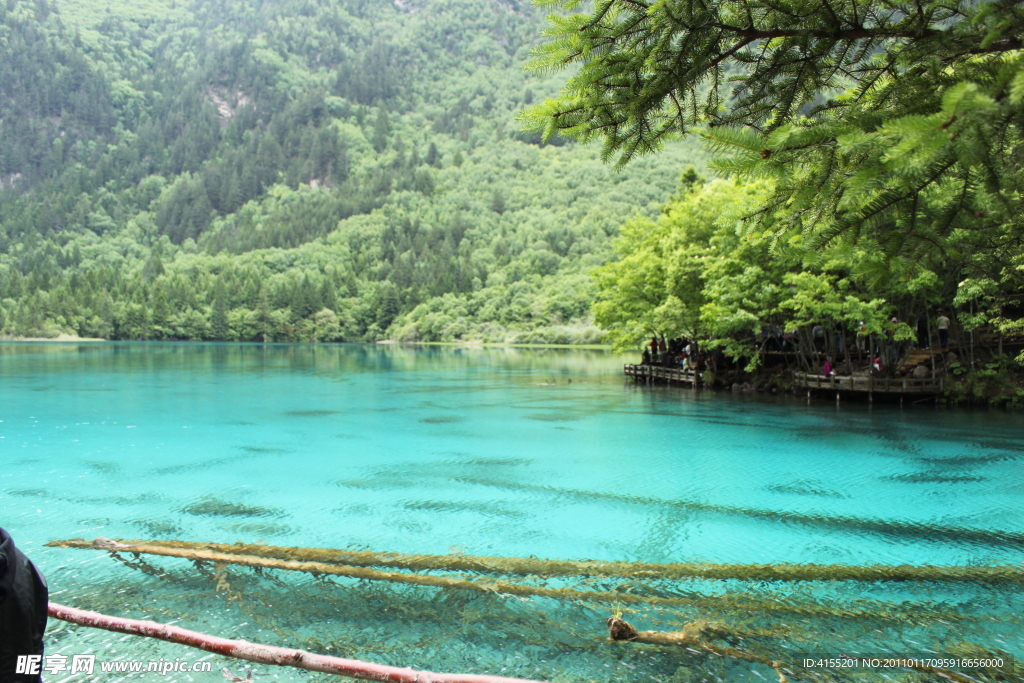 九寨沟静谧的湖面