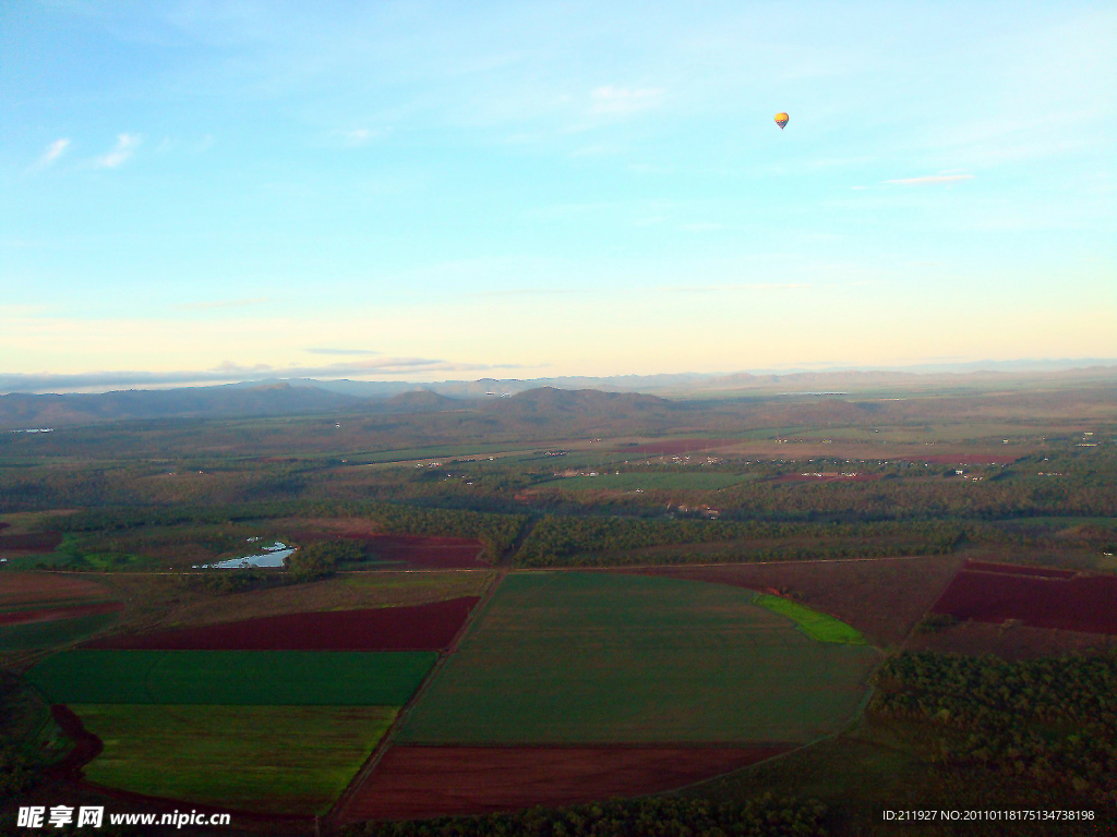 热气球俯瞰平原