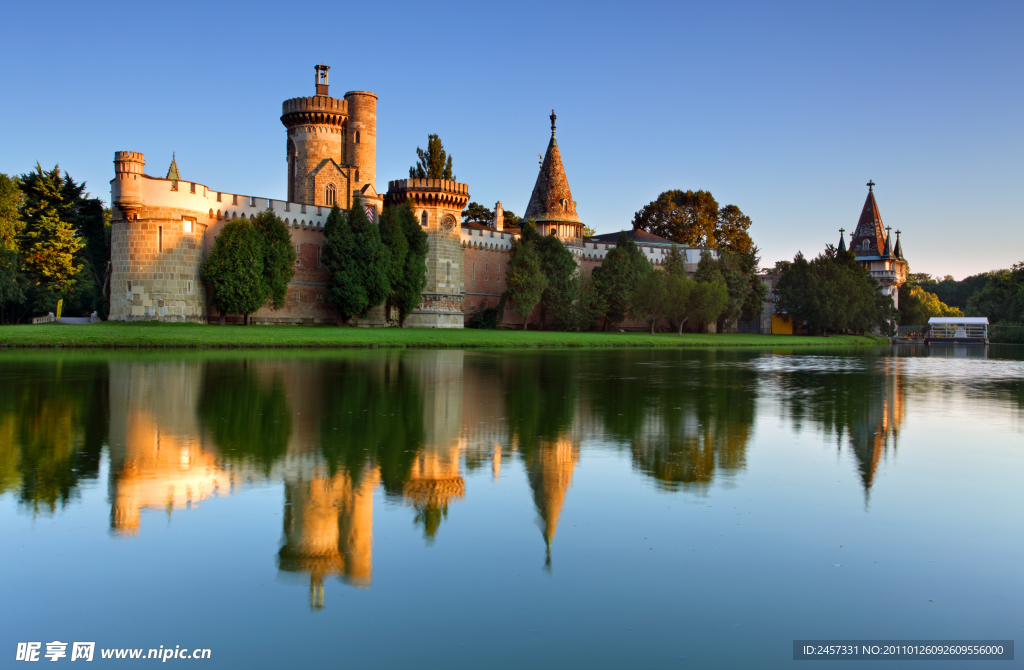 湖边古堡城堡
