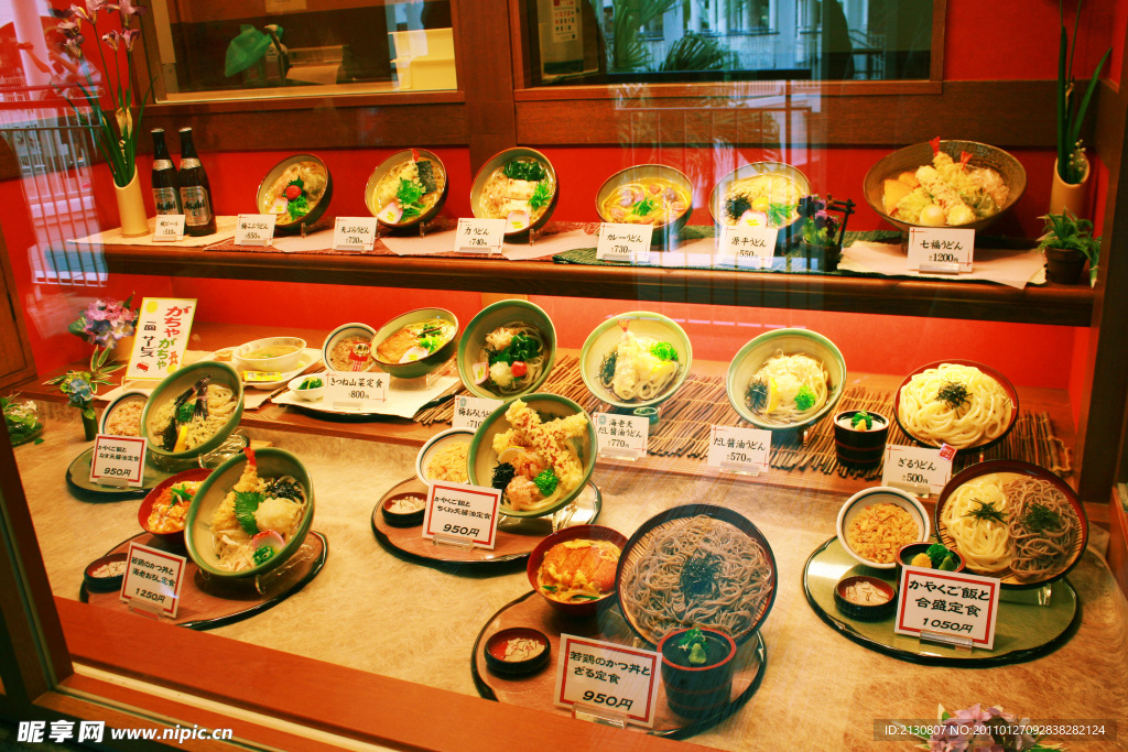 日本橱窗的仿真套餐