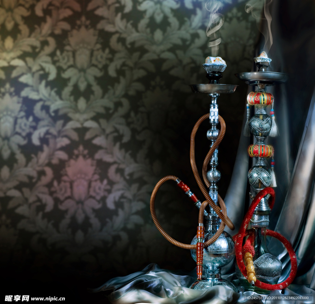 怀旧古典花纹烛台