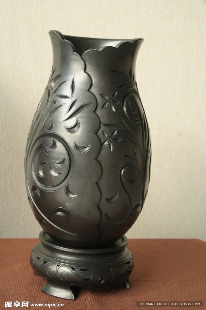黑陶花瓶