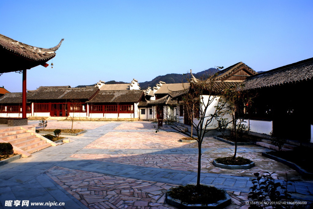 邻家后院