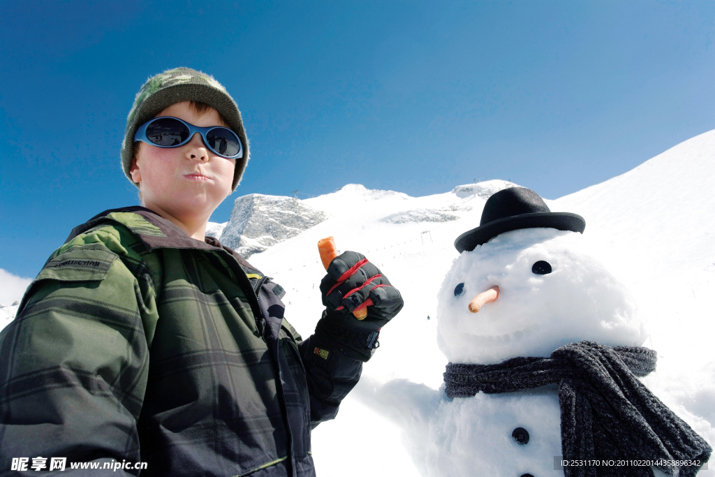 小男孩 雪人