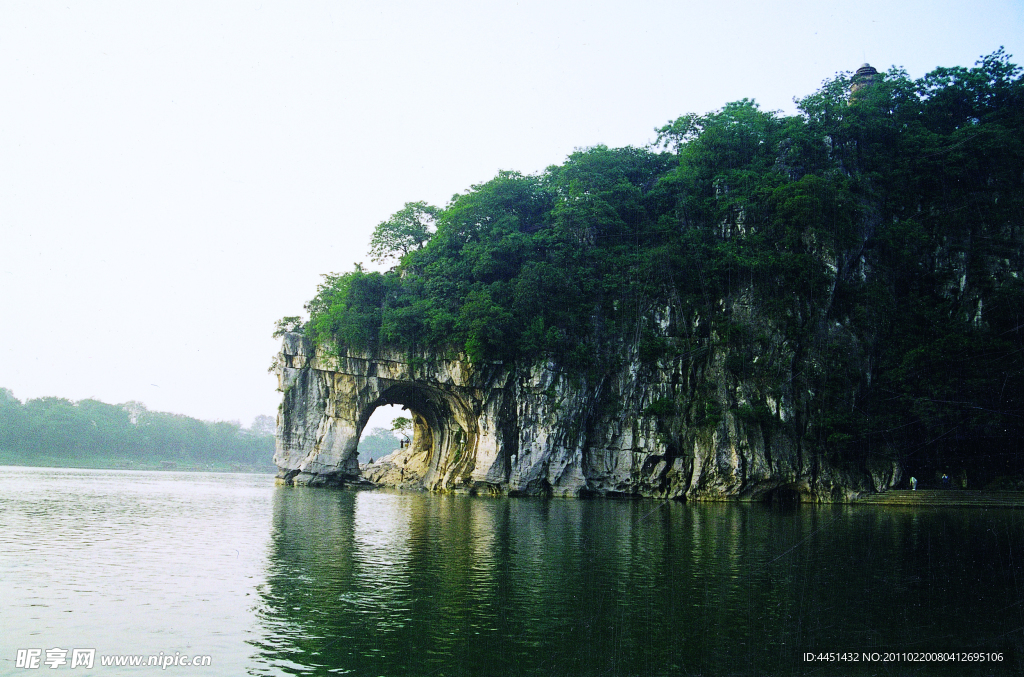 象鼻山