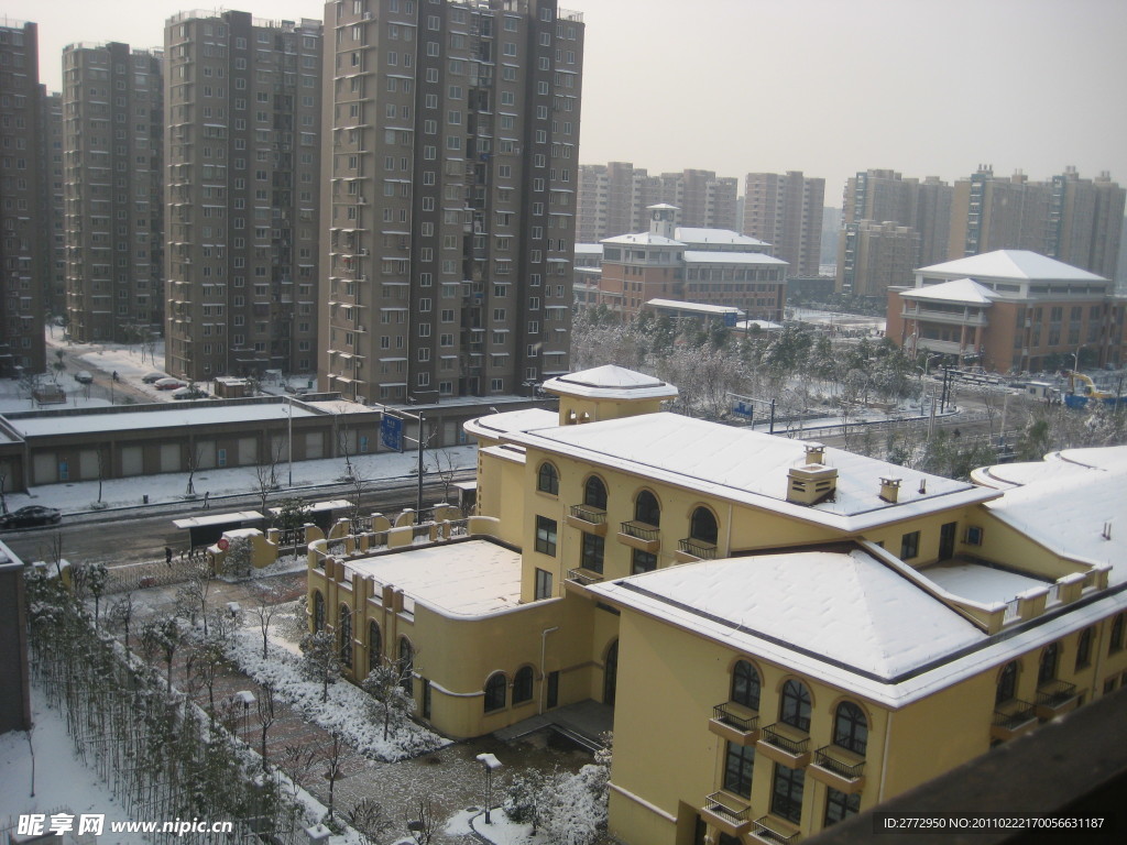 城市雪景