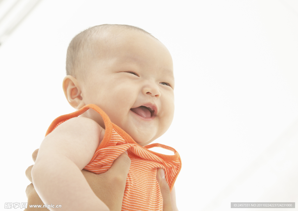 高兴的婴儿宝宝