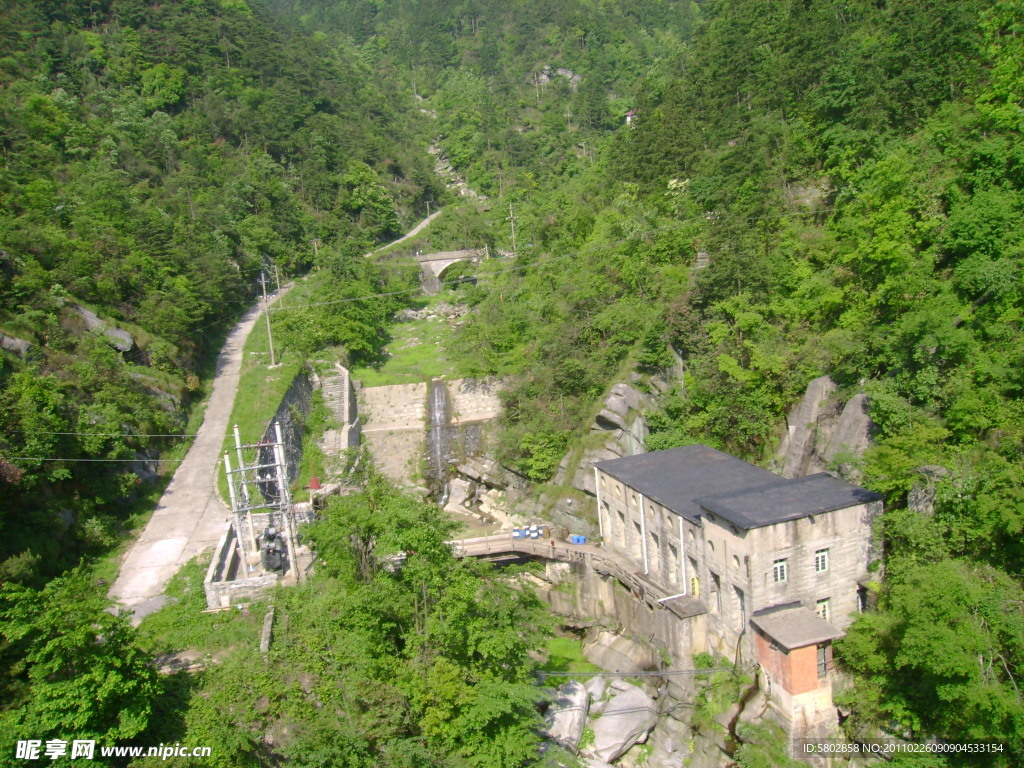 进山的路