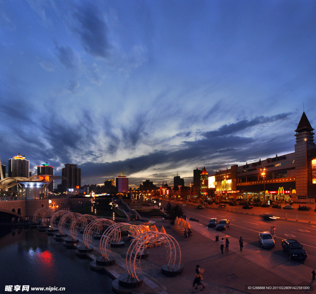 塘沽海河外滩公园夜景