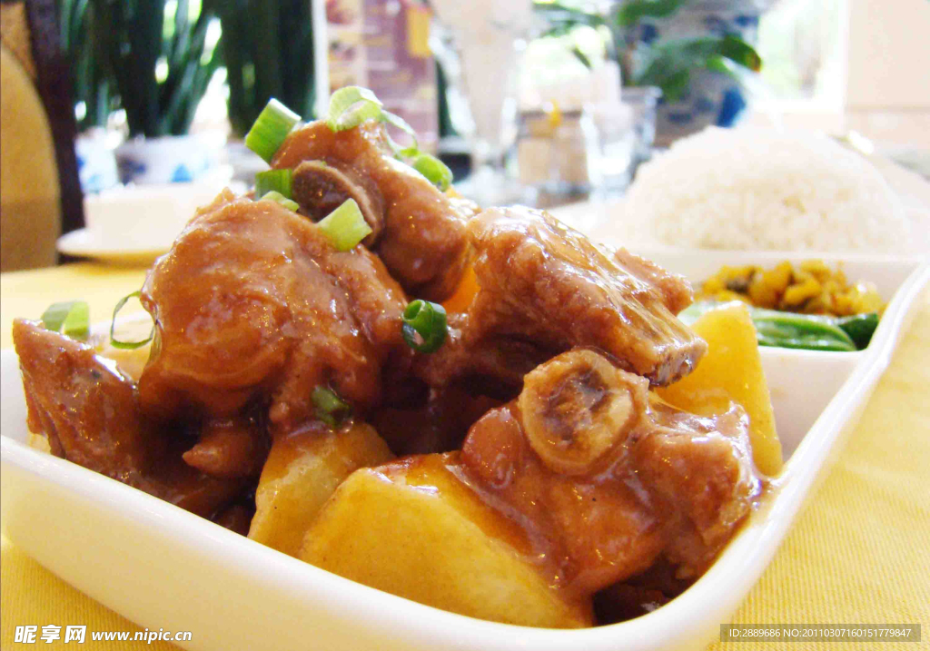 红烧土豆排骨饭