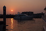 夕阳下的海星游艇