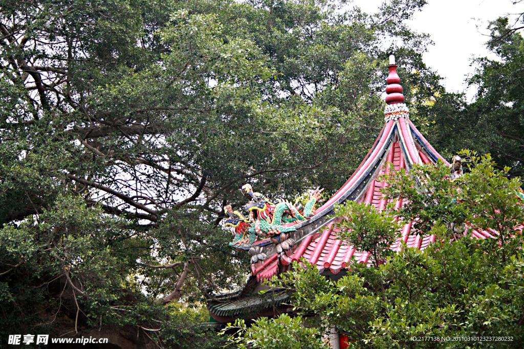 深山藏古寺