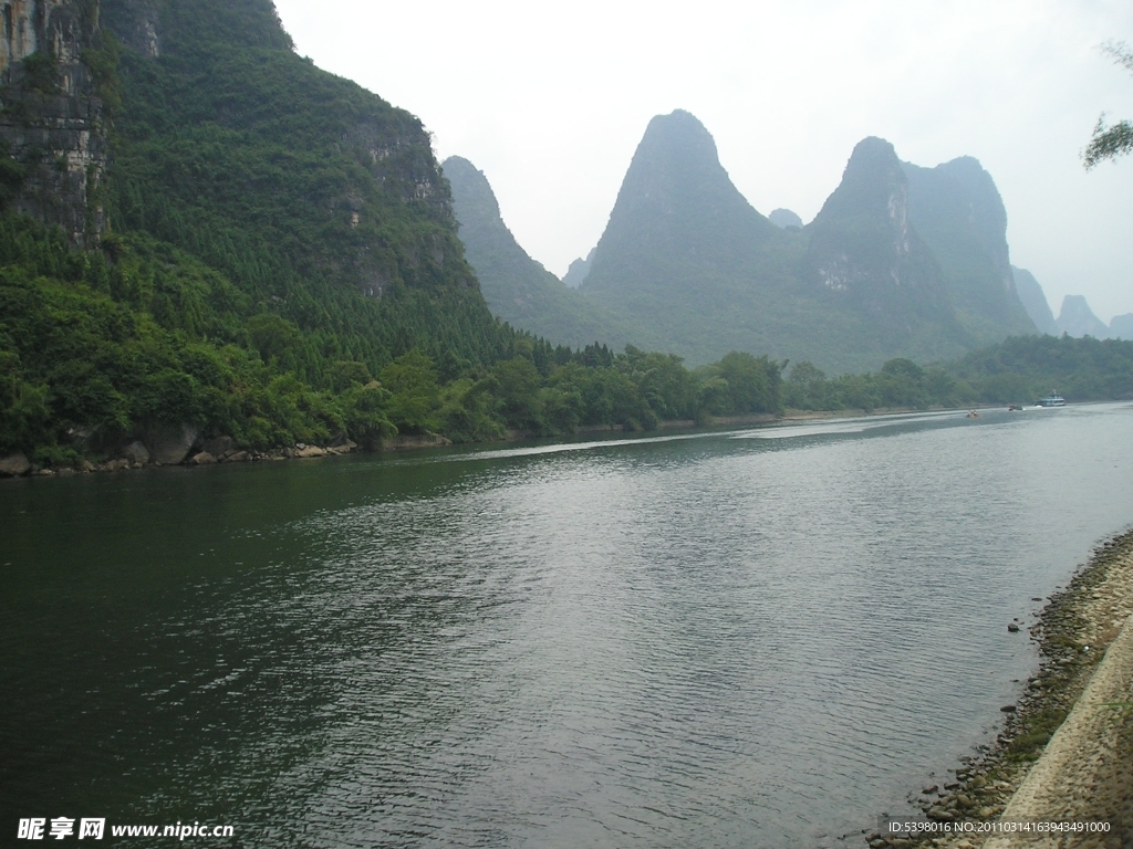 河流