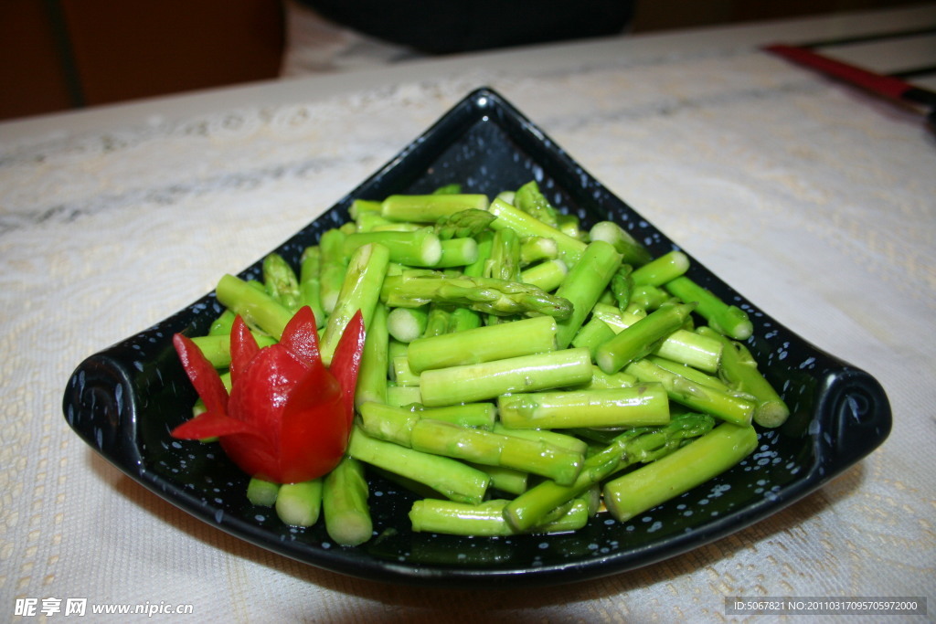 黄油炒芦笋