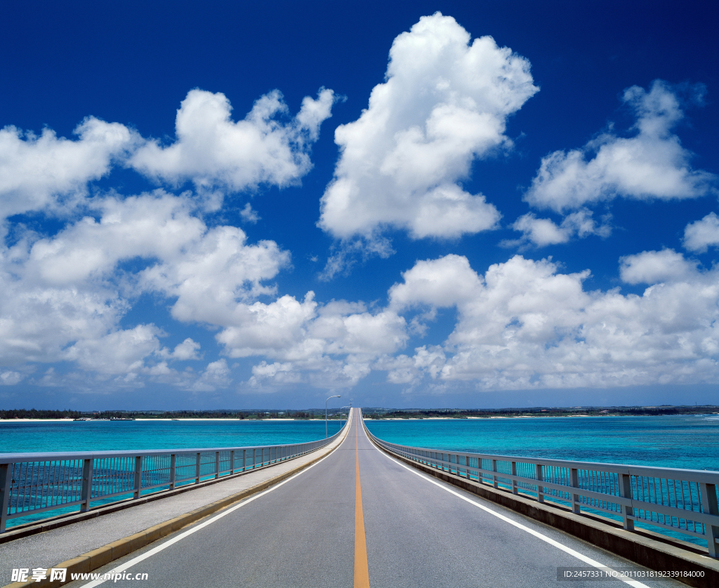 湖水桥梁公路