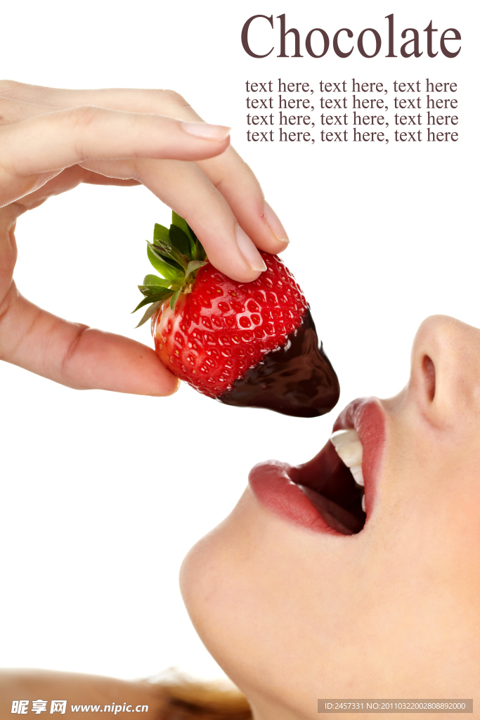 吃草莓巧克力美女