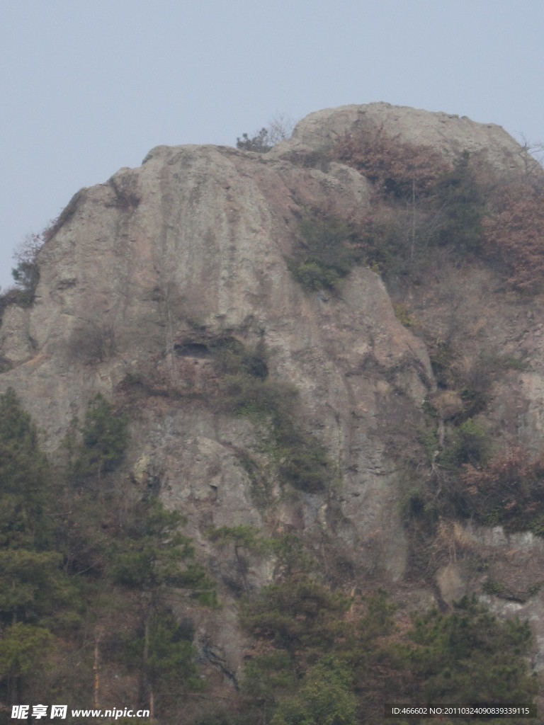 山 石