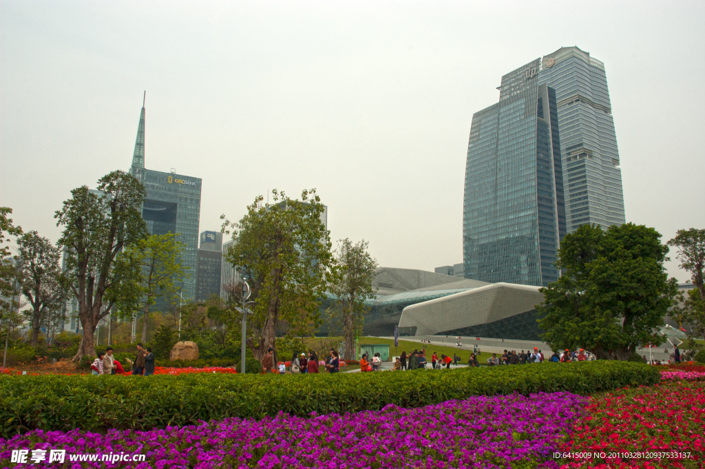 广州珠江新城花城广场