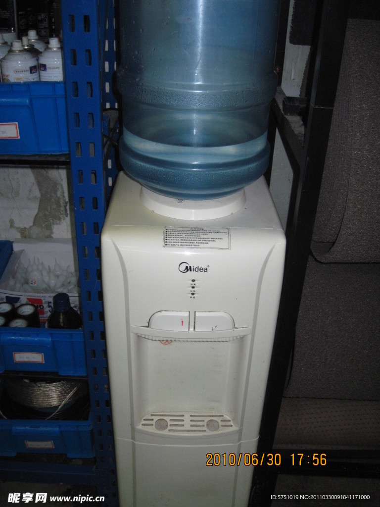 饮水机