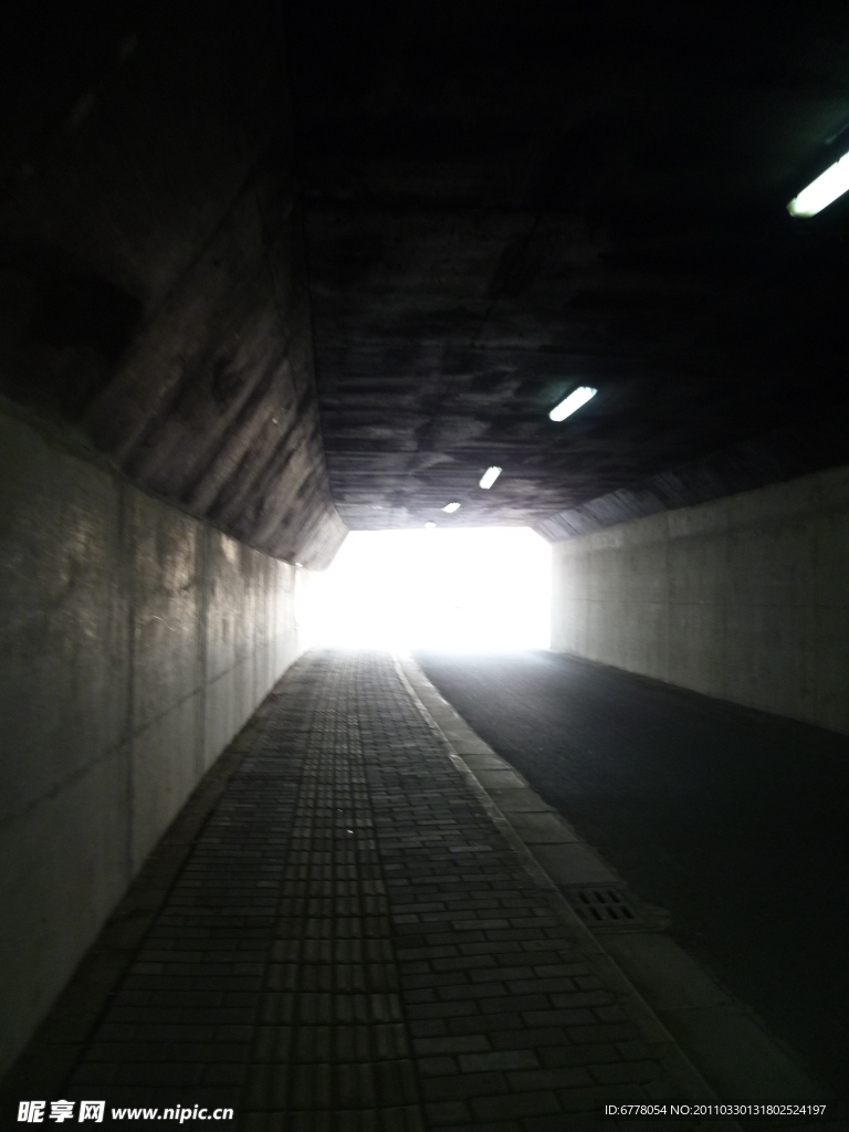 隧道口