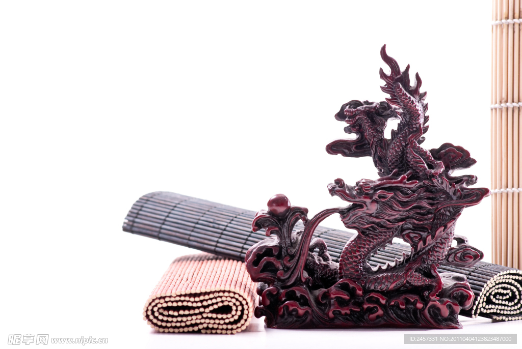 雕塑龙