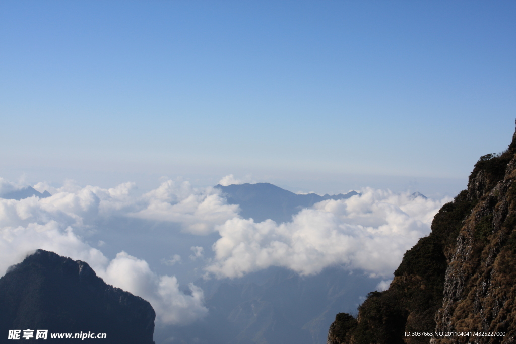 云雾缭绕 山 云 雾 神农架