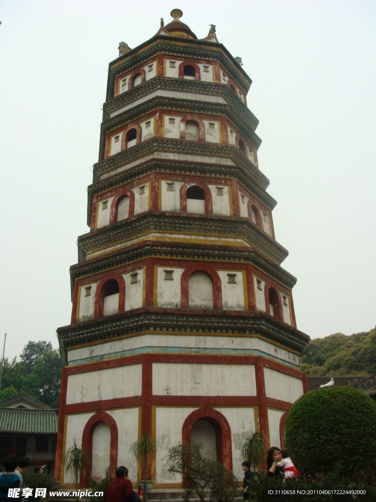 南华寺里的塔