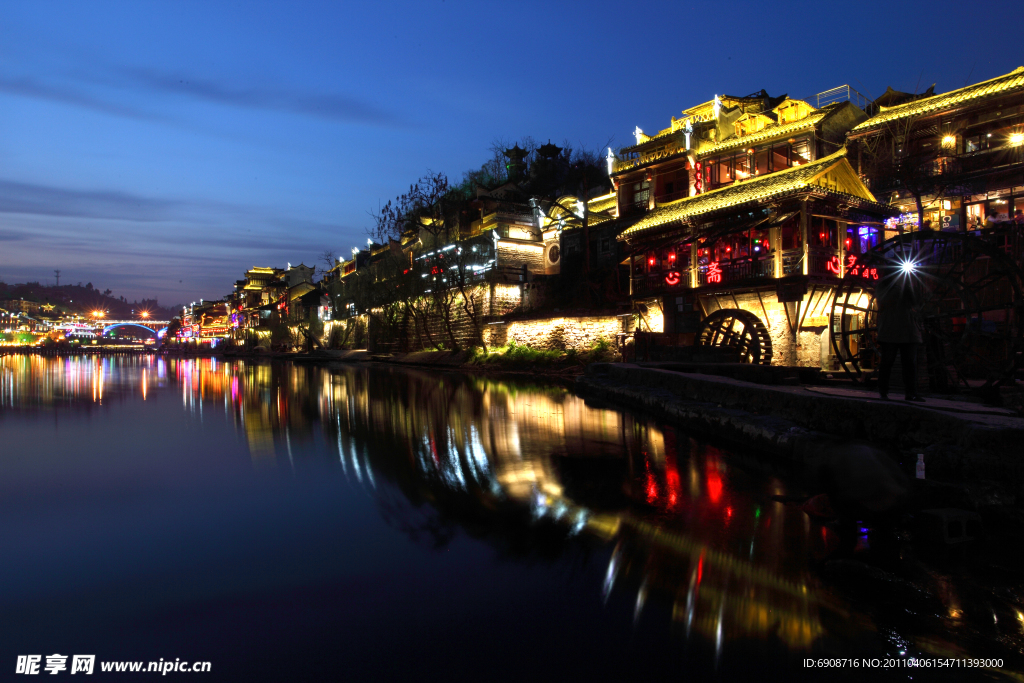 凤凰古城夜景