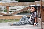 小男孩 室外 写真