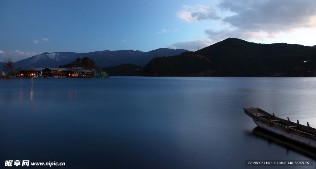 泸沽湖幕色