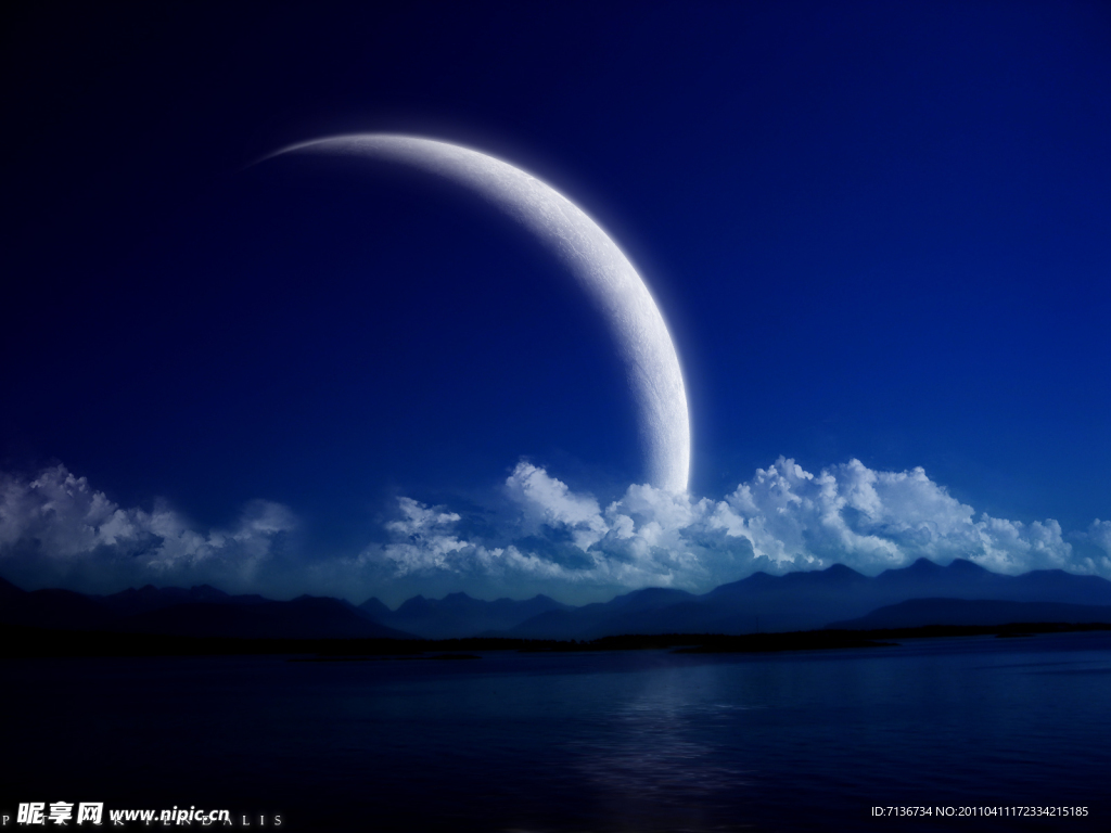 月夜湖色