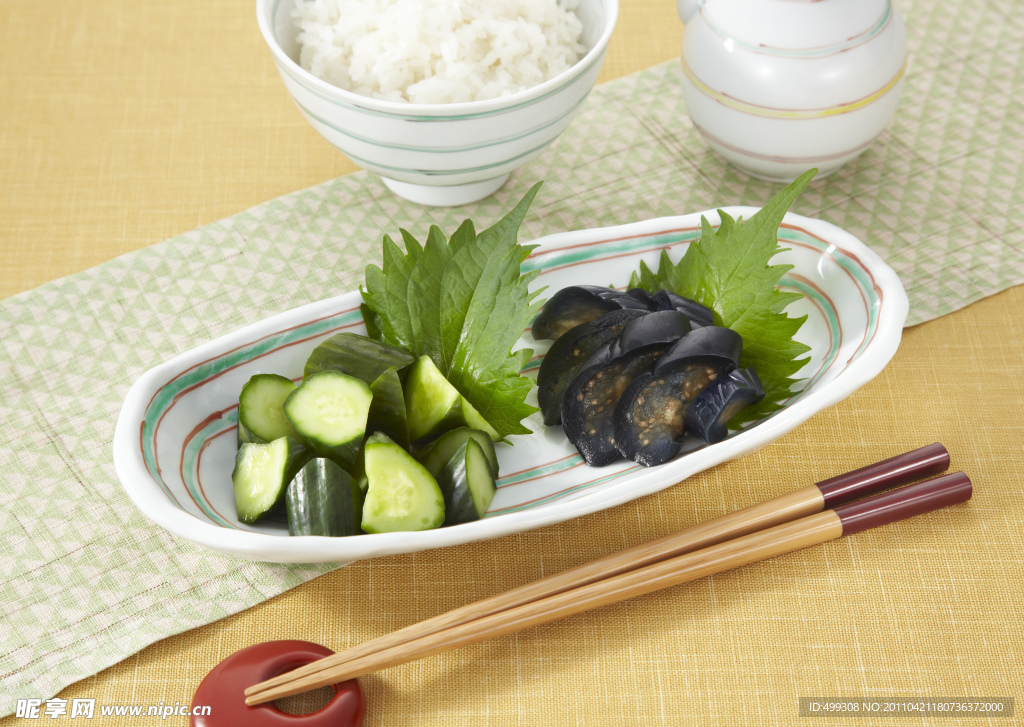 米饭黄瓜茄子块