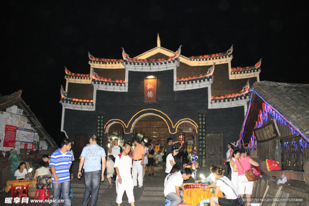 凤凰城的虹桥夜市