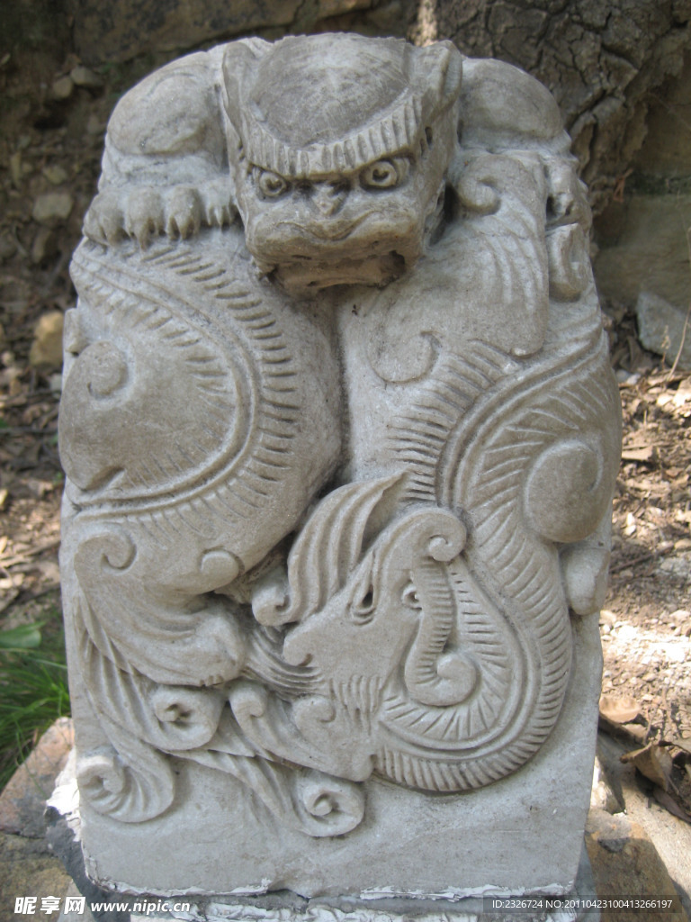 龙 石刻