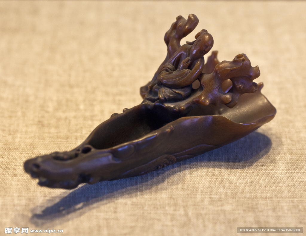 犀角镂雕花木人物槎杯