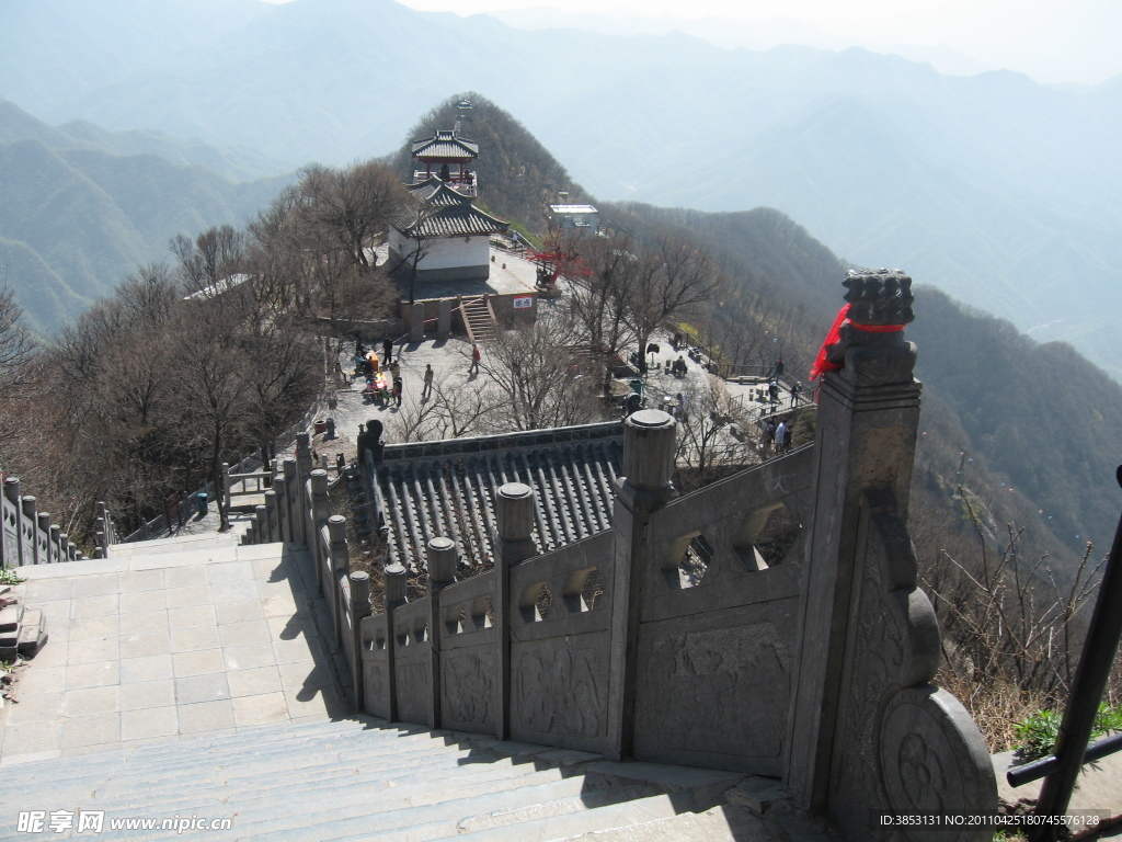 山顶古刹