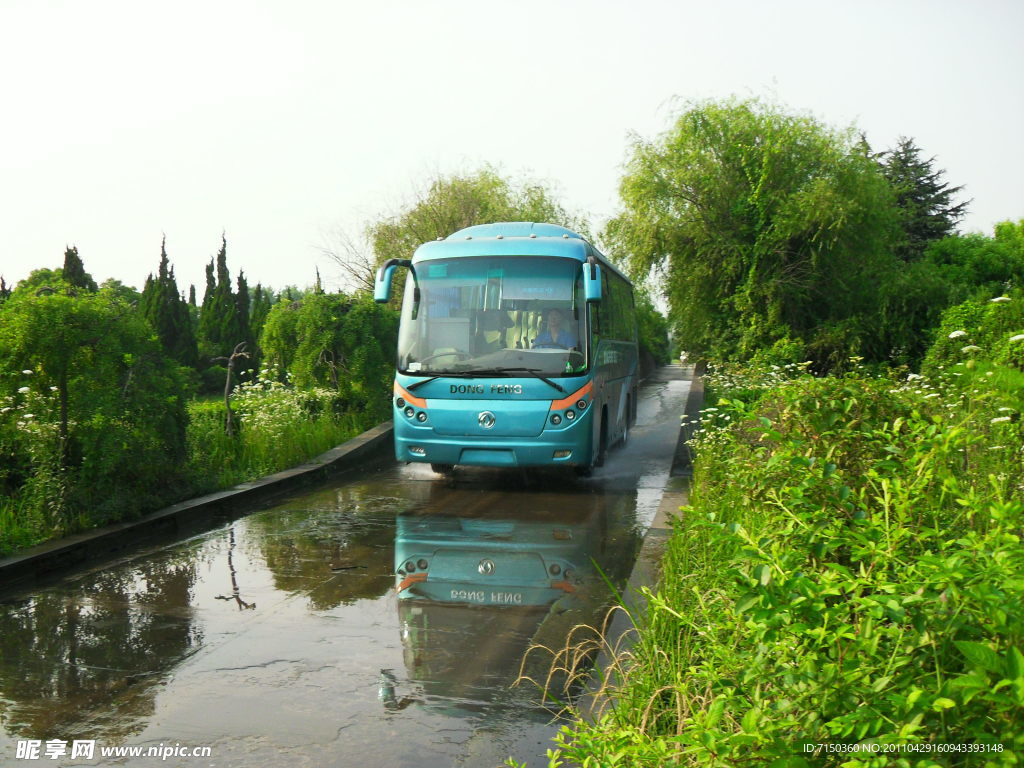 客车