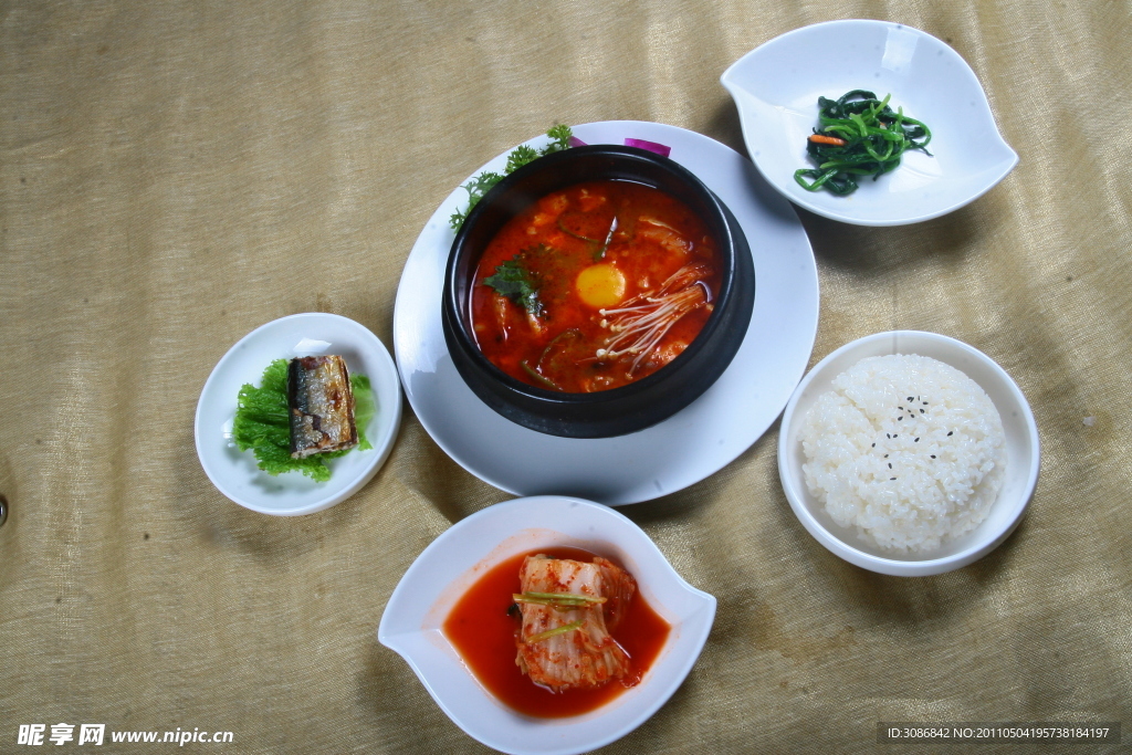 韩式套餐海鲜豆腐汤