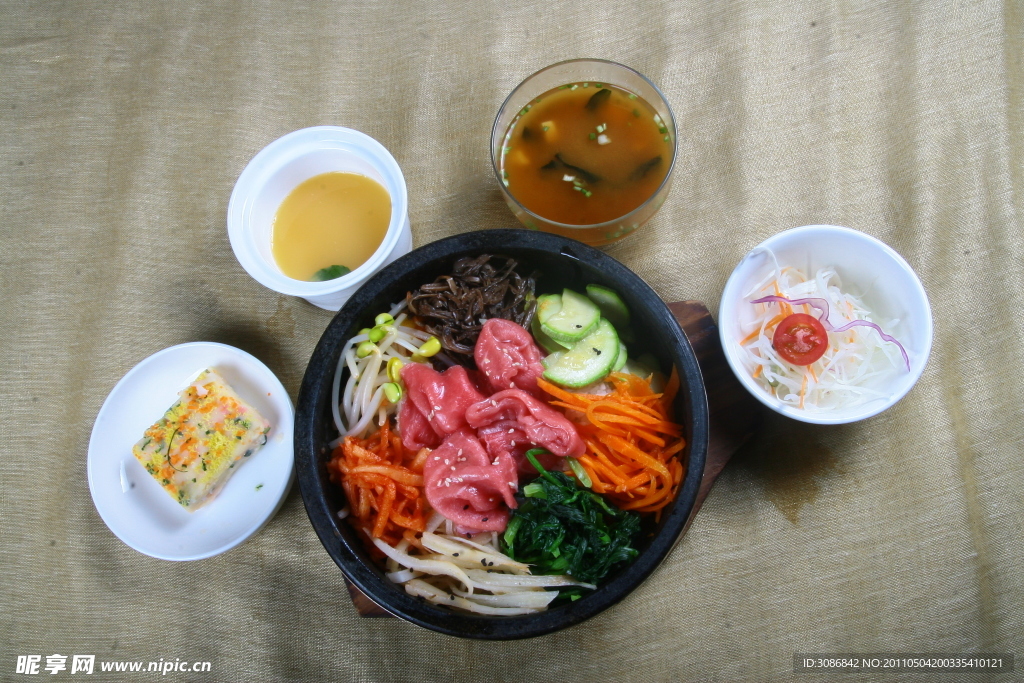 韩式套餐烤牛肉石锅饭