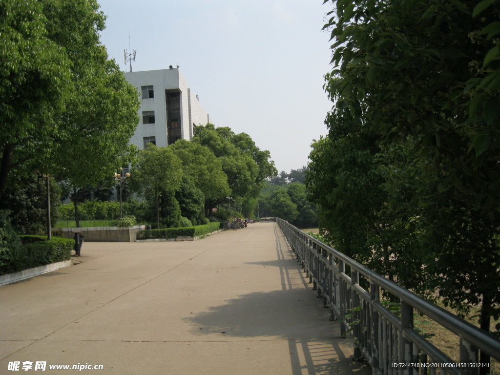 鄂州大学