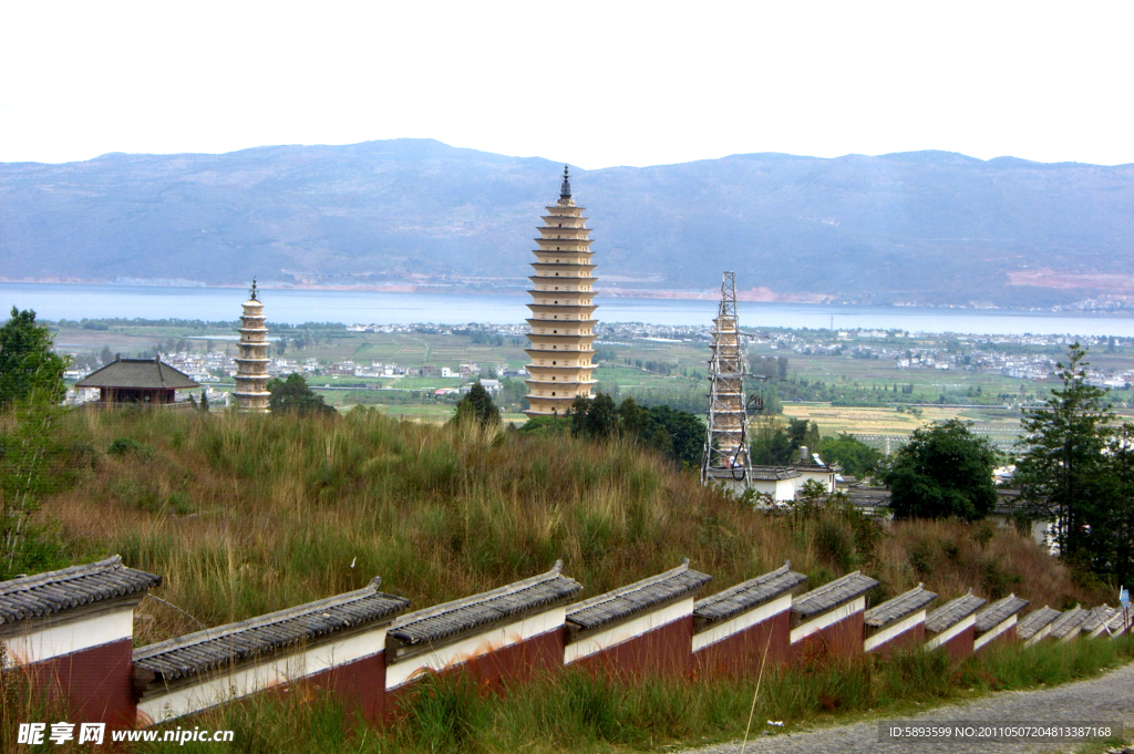 远景三塔