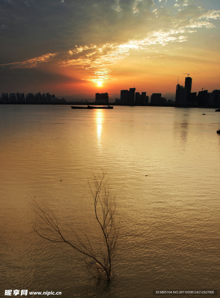 夕映江水